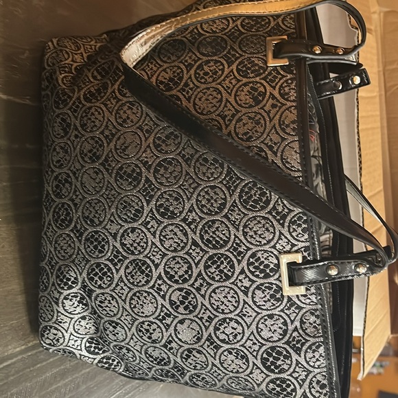 NINE WEST SILVER & BLACK PURSE HANDBAG USED CONDITION - Picture 3 of 7